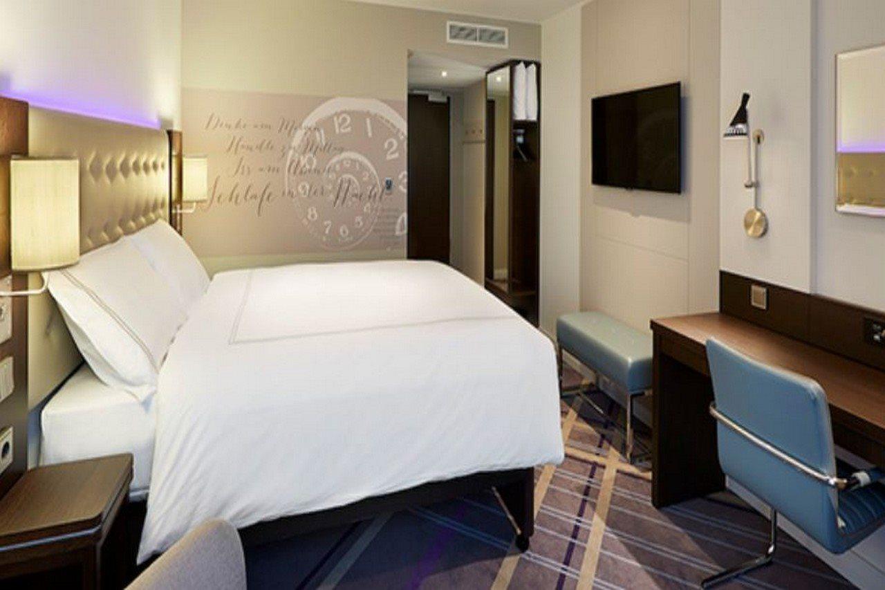 Premier Inn Stuttgart City Europaviertel Экстерьер фото
