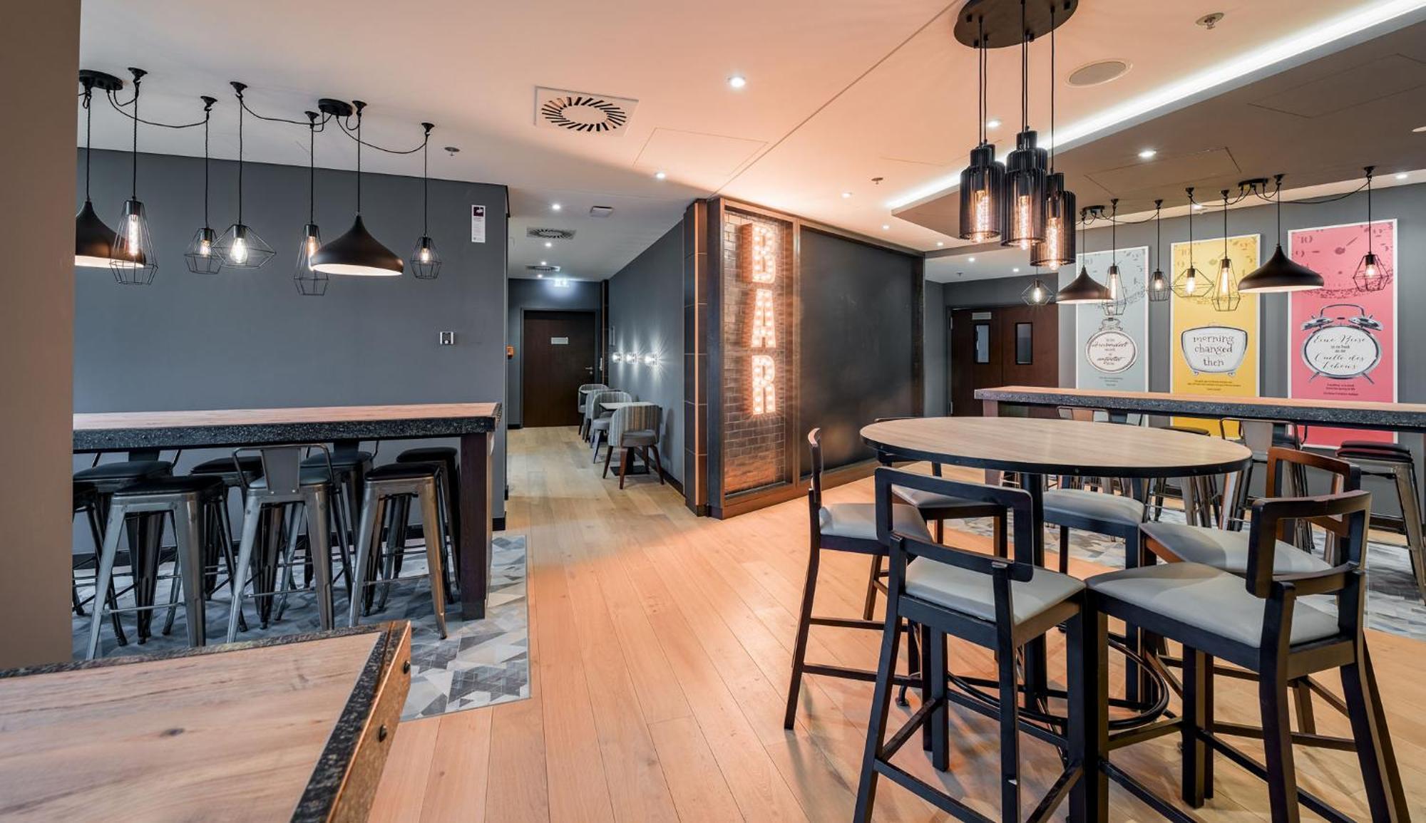 Premier Inn Stuttgart City Europaviertel Экстерьер фото
